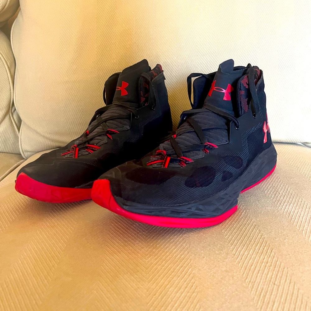 Men’s basketball shoes